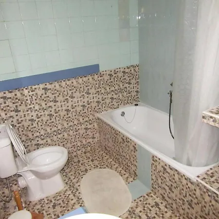 2 Bed Flat - Sleeps 4 - Pets - Wifi *
