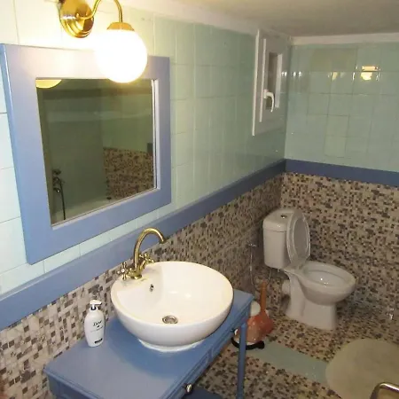 2 Bed Flat - Sleeps 4 - Pets - Wifi *